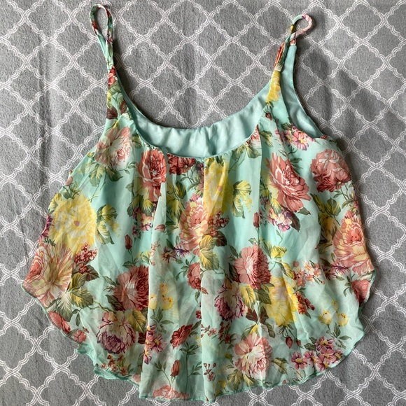 🌿 Flowy Floral Crop Tank - Picture 2 of 2
